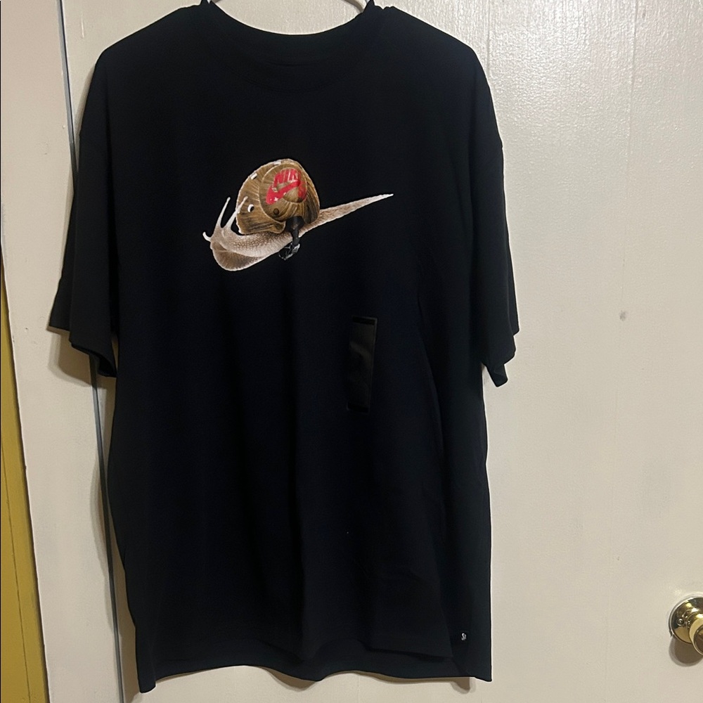 NWT Nike SB oversized Black Tee with Snail and Red Logo